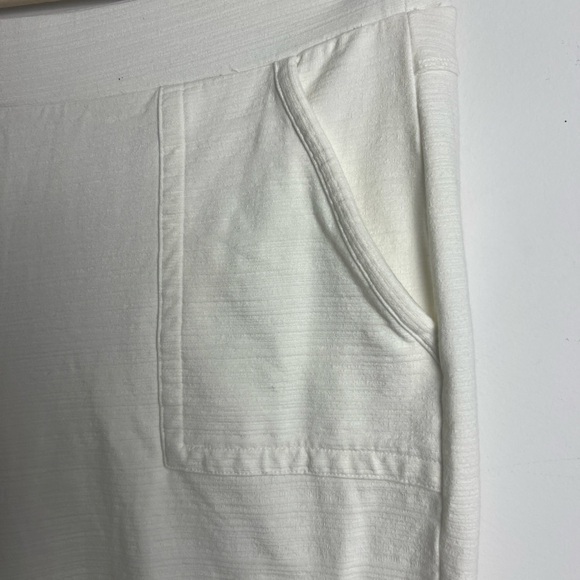 T By Talbots XL Cream UPF 50+ Cotton Modal Blend Long Shorts Elastic Waist Beach - Picture 4 of 8